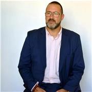 Soy una persona con gran experiencia gestionando equipos comercials y gestionando personas. Me considero empático y asertivo y enfocado en objetivos de mejora  en actitut para sacar el máximo rendimiento individual.